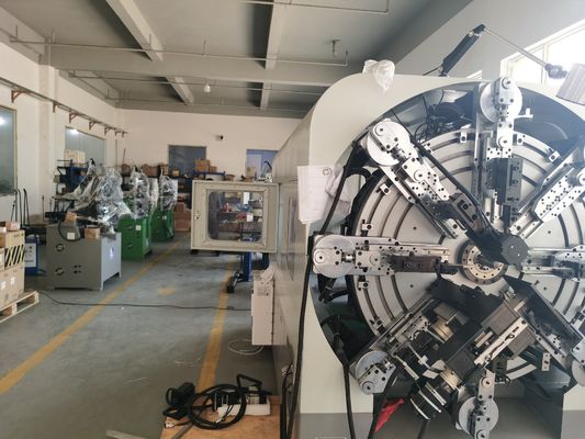 철사 교체 코일 체계를 가진 다기능 CNC 봄 감기는 기계