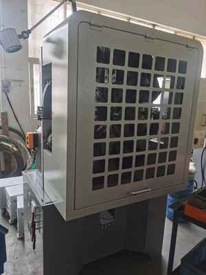 5.5KW CNC 스프링 성형 기계 선택적인 손 및 200KG 데코일러 시스템