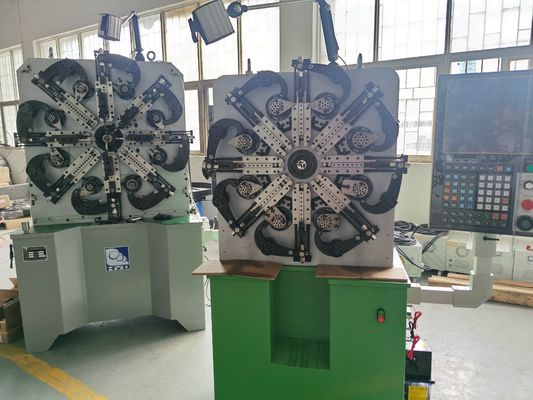5.5KW CNC 스프링 성형 기계 선택적인 손 및 200KG 데코일러 시스템